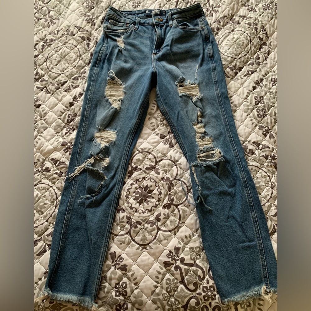EUC Hollister distressed jeans